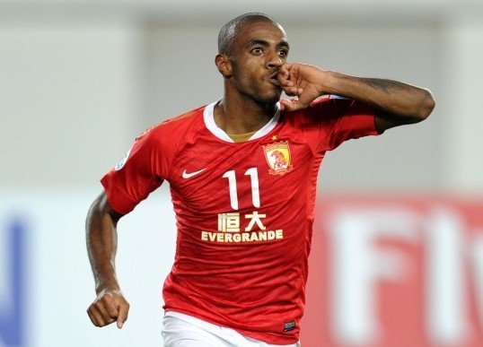  科雷兹前锋把握机会能力突出，两次单刀改变比赛走势